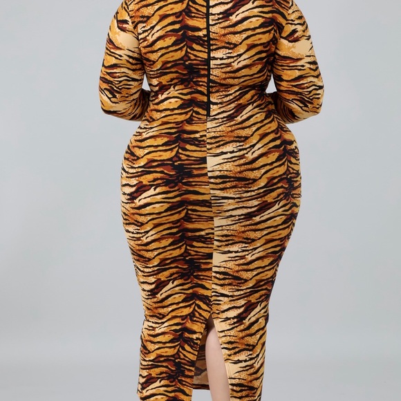 *PLUS SIZE* TIGER STRIPE MIDI DRESS - Picture 4 of 5